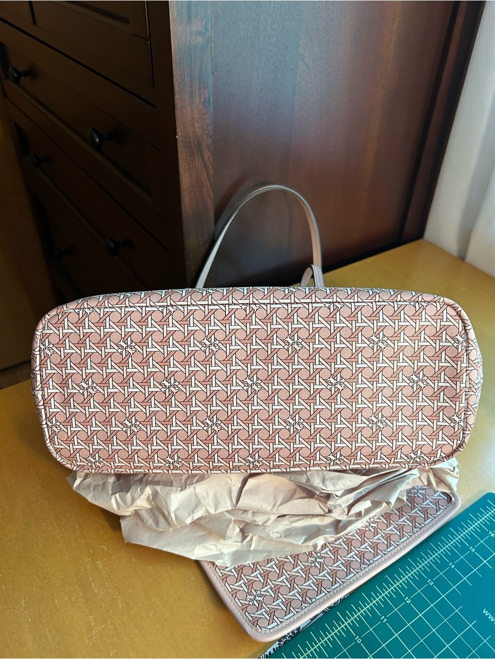 Tory Burch Ever-Ready Small Tote - Picture 7 of 12